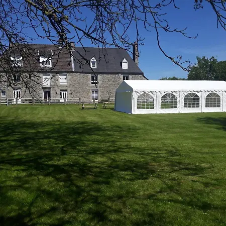 De L'aumondiere アパート