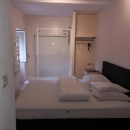 De L'aumondiere アパート *