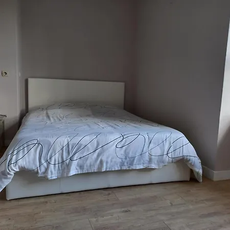 De L'aumondiere アパート