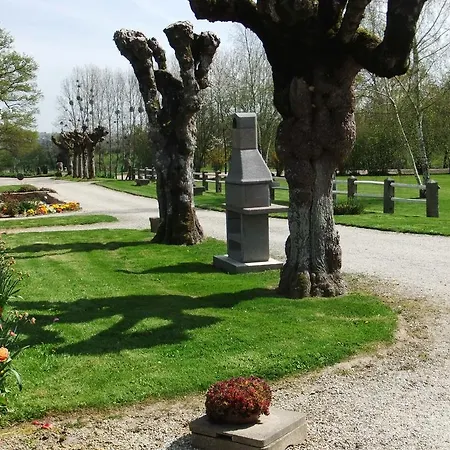 De L'aumondiere アパート *