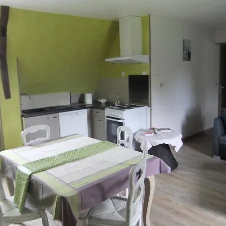 De L'aumondiere アパート