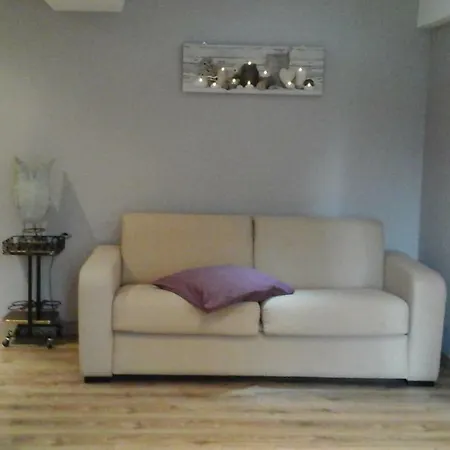 De L'aumondiere アパート *