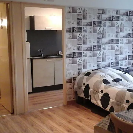 De L'aumondiere アパート *